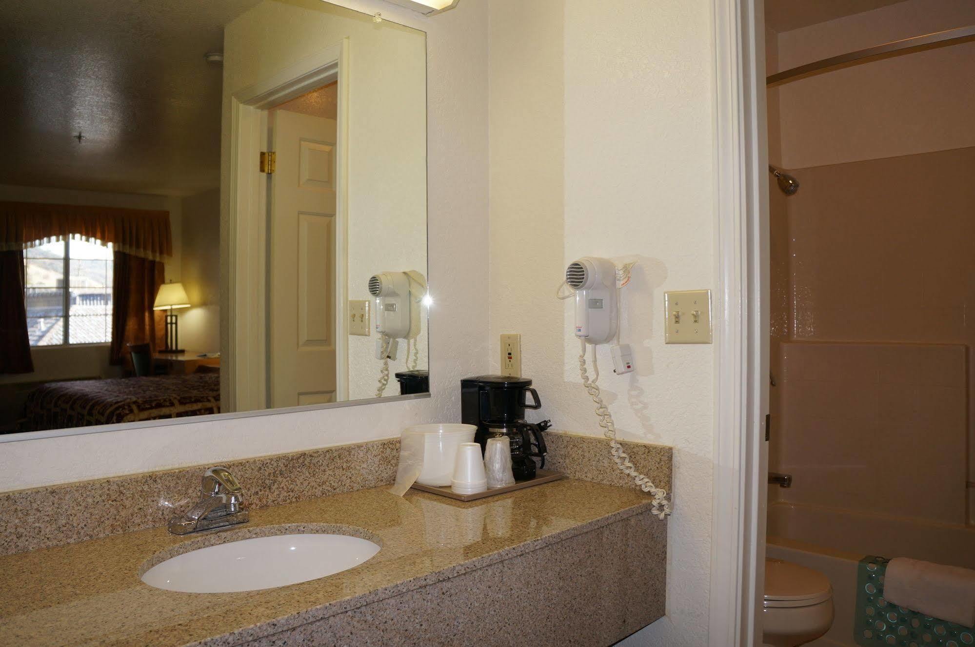 Lake Point Lodge Clearlake Oaks Экстерьер фото